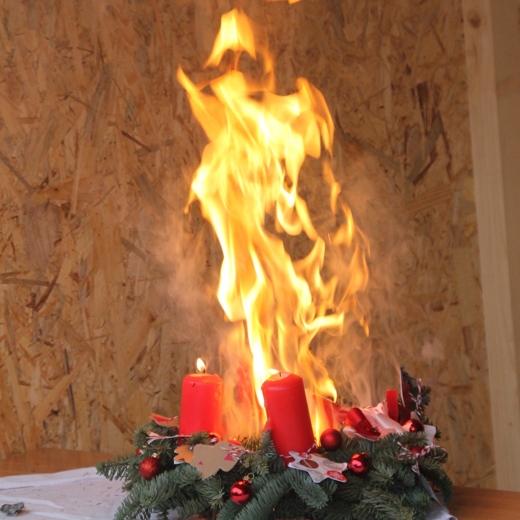 Einsatzfoto Brandschutztipps zur Weihnachtszeit des Deutschen Feuerwehrverbandes 