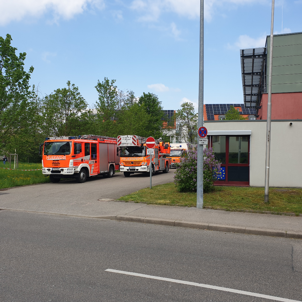 Einsatzfoto Bei einem Unternehmen im Weilimdorfer Industriegebiet löste am Abend eine interne Brandmeldeanlage aus...